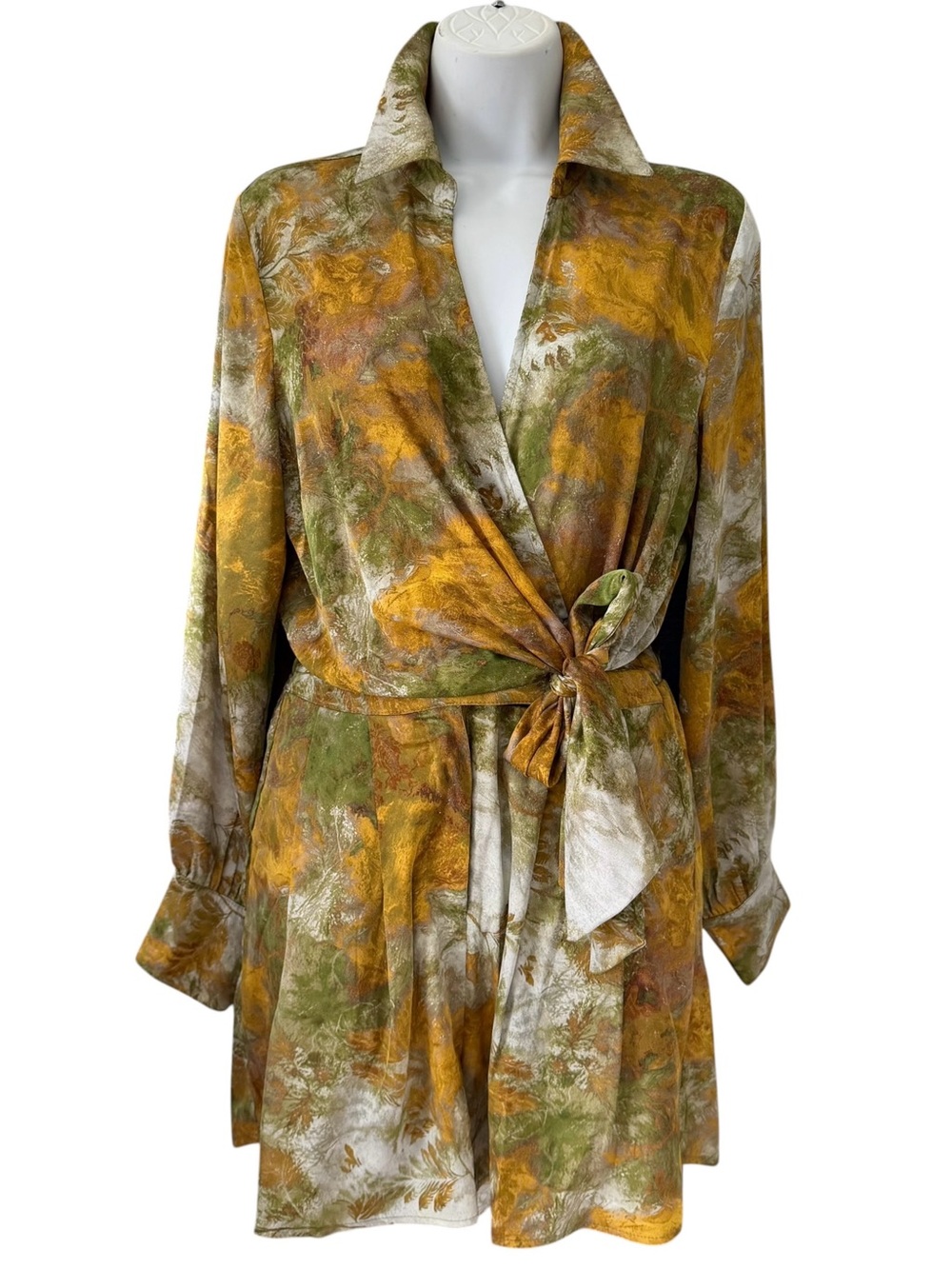 Aakaa Satin Tie-Waist V-Neck Mini Dress in Mustard Green Print Size S